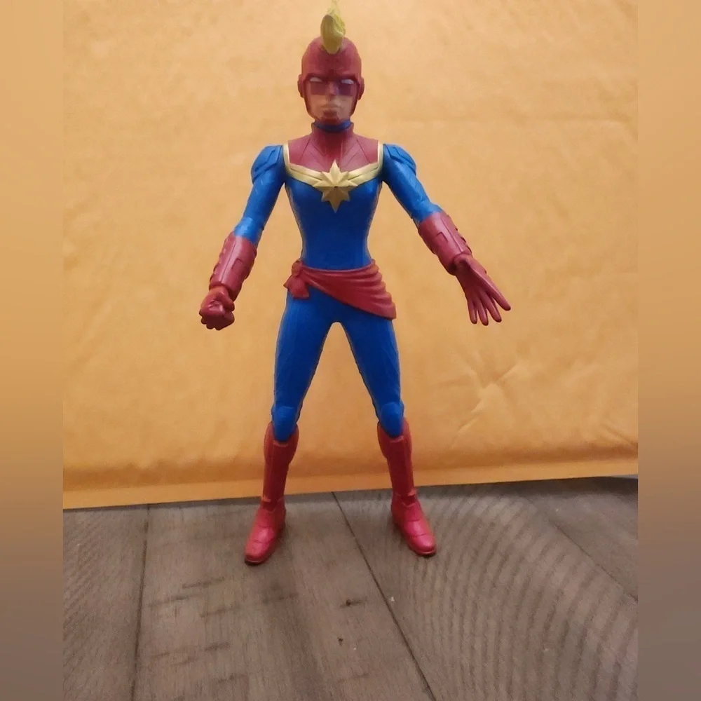 Hasbro Marvel Titan Hero Series Captain Marvel Action Figure 10 inch